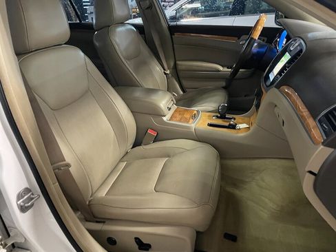 Used 2012 Chrysler 300 Limited w/ Luxury Group image 18