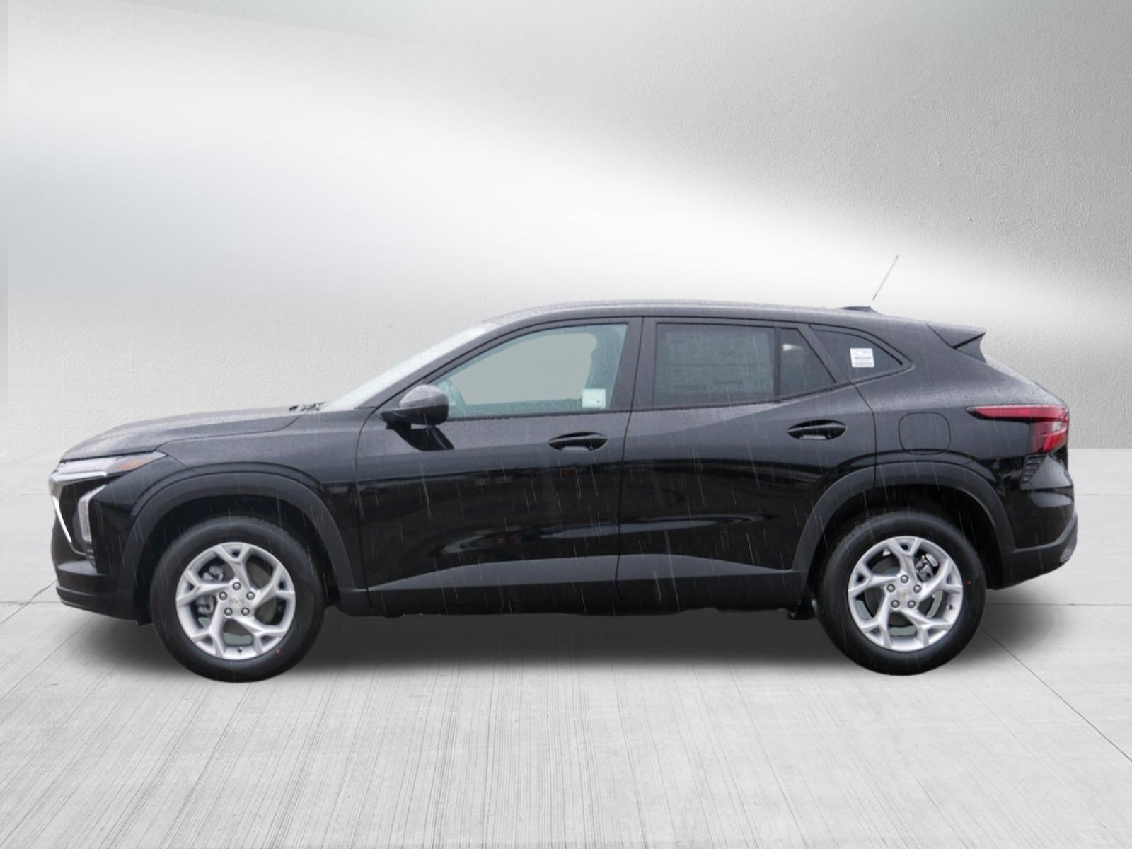 New 2026 Chevrolet Trax LS w/ LS Convenience Package FWD image 2