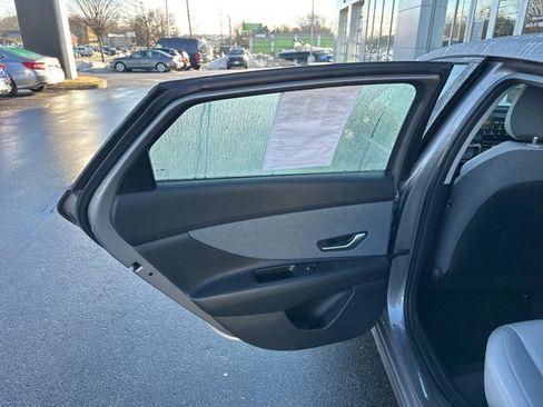 Used 2023 Hyundai Elantra Limited image 44