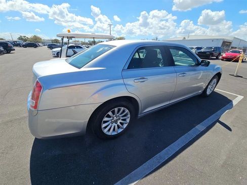 Used 2012 Chrysler 300 image 4