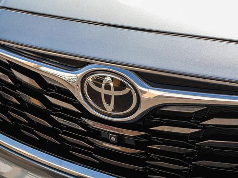 Used 2023 Toyota Highlander Platinum FWD image 24