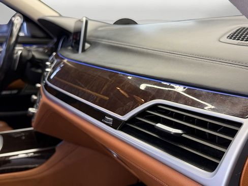 Used 2018 BMW 750i xDrive image 29