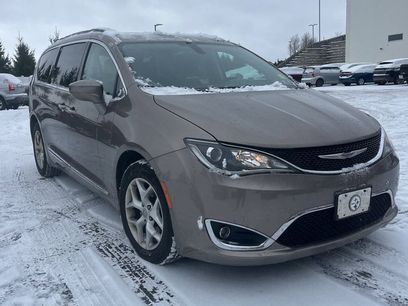 Used 2017 Chrysler Pacifica Touring-L w/ Tire & Wheel Group