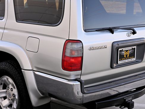 Used 2000 Toyota 4Runner SR5 AWD/4WD image 37