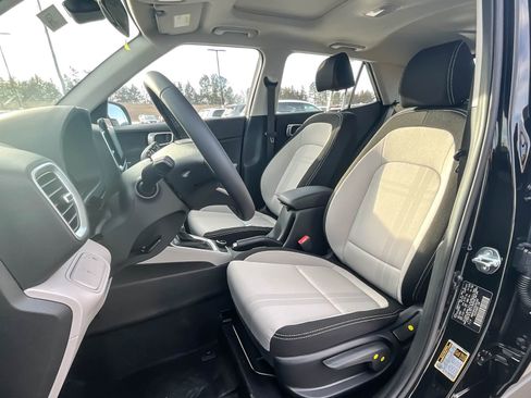 New 2025 Hyundai Venue SEL image 11