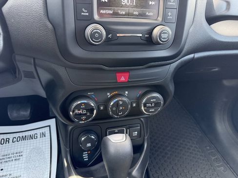 Used 2016 Jeep Renegade Latitude AWD/4WD image 27