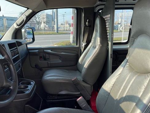 Used 2008 GMC Savana 2500 RWD image 8