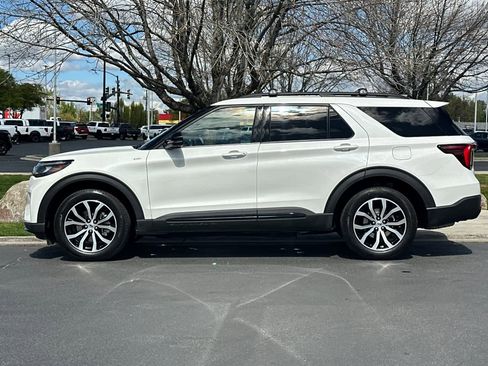 Certified 2025 Ford Explorer ST-Line image 5