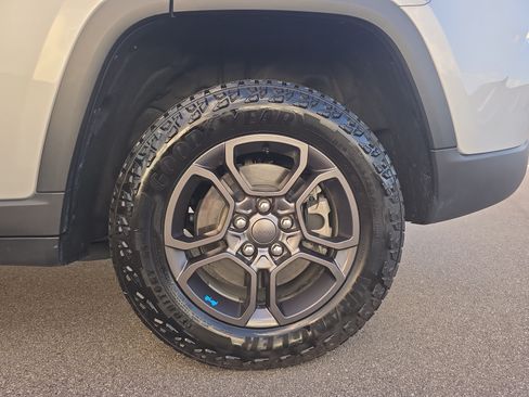 Used 2024 Jeep Grand Cherokee Trailhawk AWD/4WD image 32