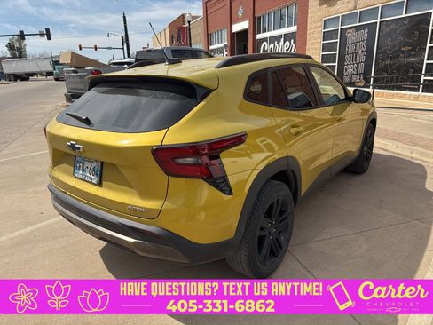 Used 2024 Chevrolet Trax ACTIV w/ Sunroof Package image 3