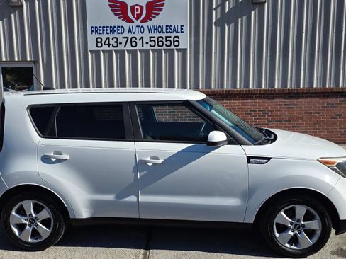 Used 2018 Kia Soul FWD image 4