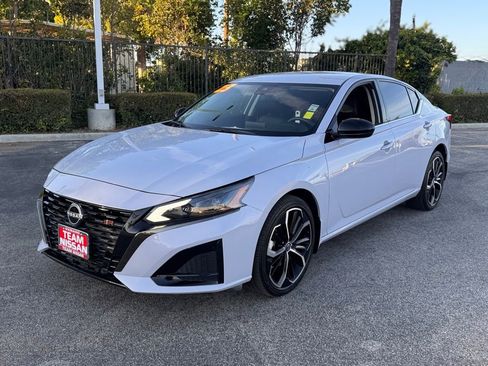 Certified 2023 Nissan Altima 2.5 SR image 4