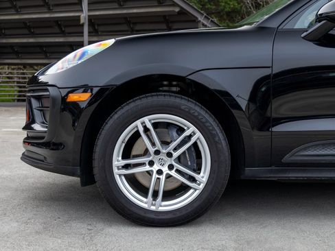 Certified 2025 Porsche Macan image 13