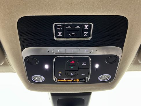 Used 2023 Bentley Flying Spur S V8 image 13