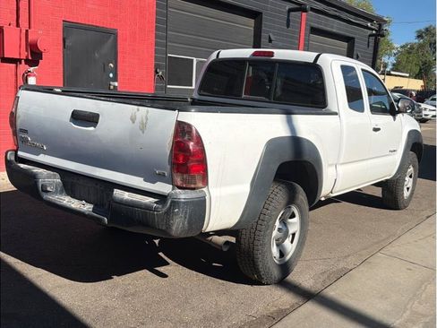 Used 2015 Toyota Tacoma 4x4 Access Cab V6 w/ Convenience Package image 3