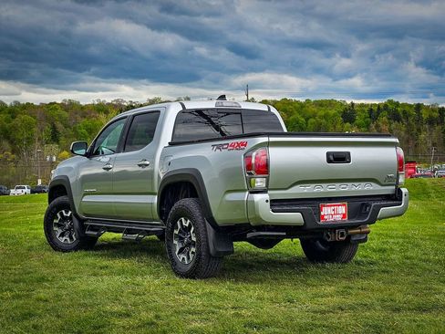 Used 2023 Toyota Tacoma TRD Off-Road w/ Technology Package AWD/4WD image 6