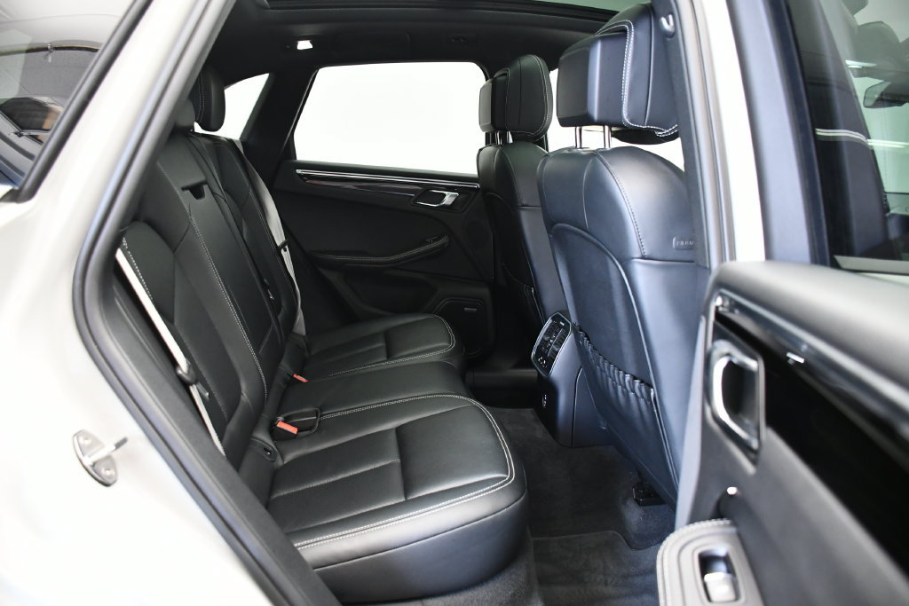 Certified 2024 Porsche Macan AWD/4WD image 50