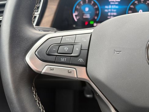 Used 2025 Volkswagen Atlas SE image 15