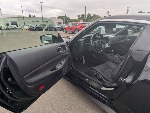 Used 2025 Nissan Z Performance w/ Floor Mat Package RWD image 10