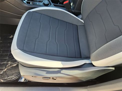 New 2025 Volkswagen Taos SE image 23
