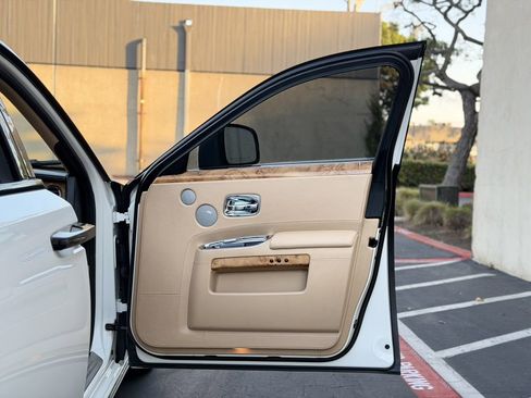 Used 2011 Rolls-Royce Ghost image 42