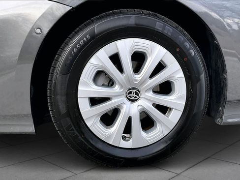 Used 2019 Toyota Prius LE image 10