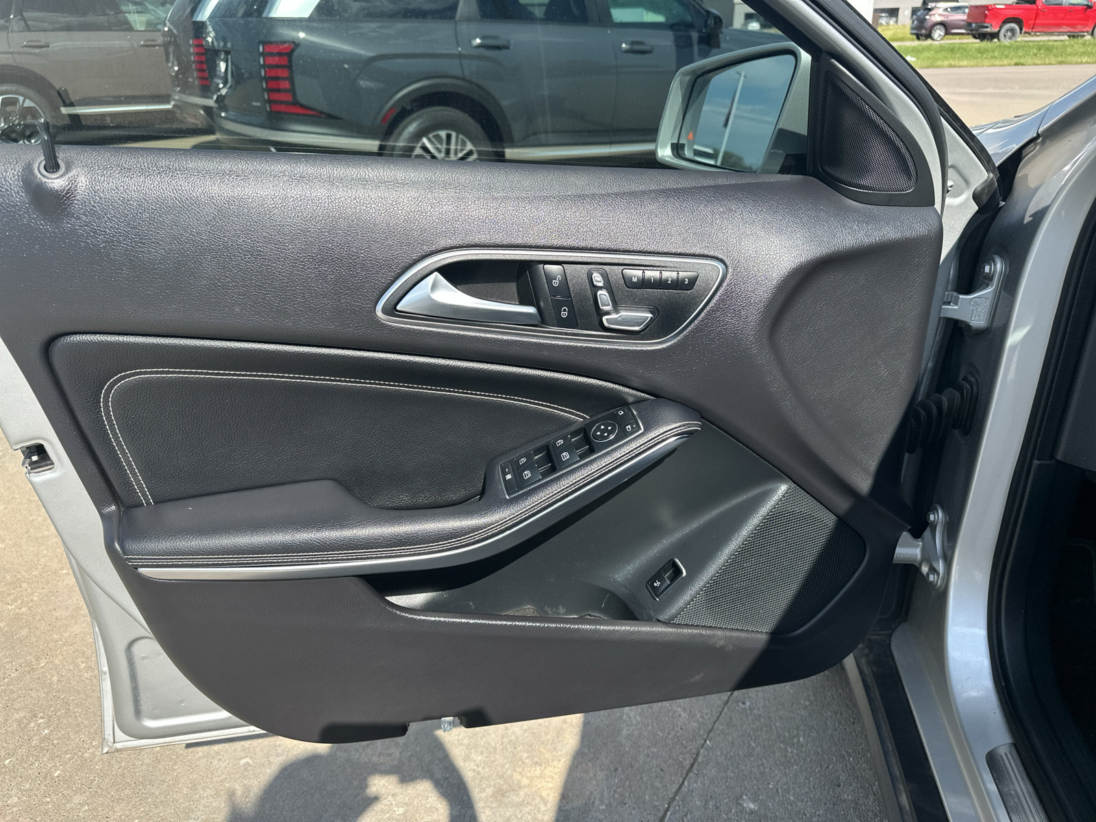 Used 2018 Mercedes-Benz GLA 250 4MATIC w/ Premium Package image 15