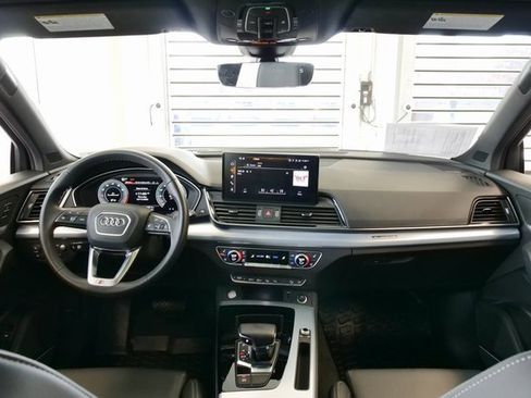 Certified 2025 Audi Q5 Prestige w/ Prestige Package image 18