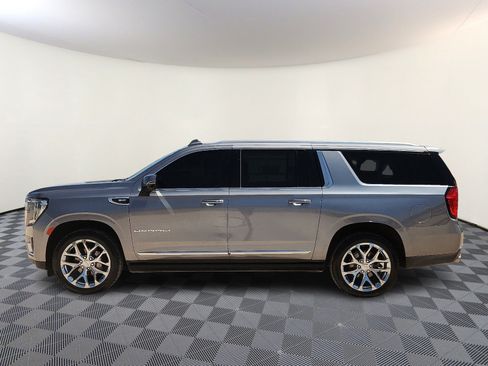 Used 2022 GMC Yukon XL Denali AWD/4WD image 2