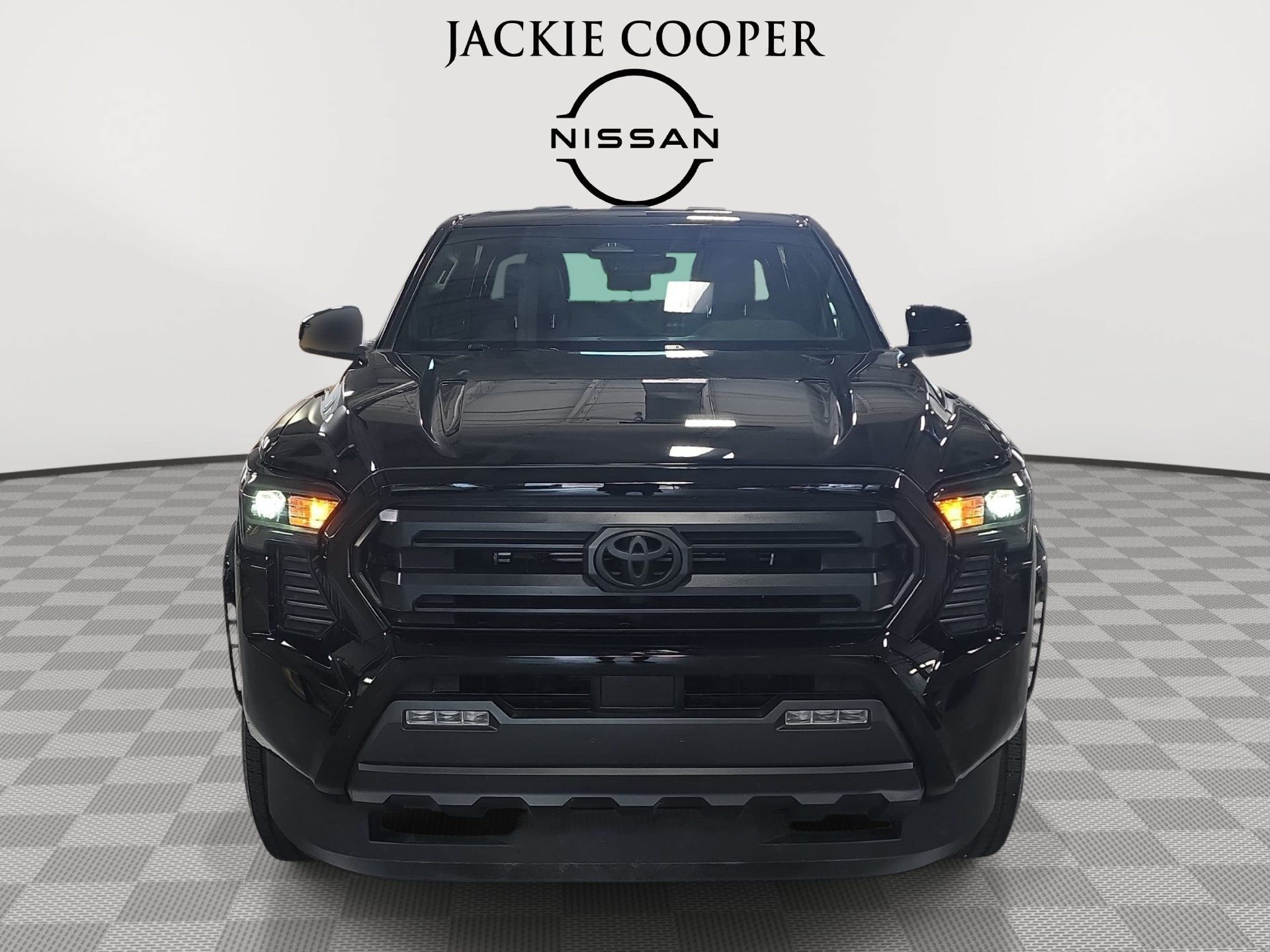 Used 2025 Toyota Tacoma SR5 AWD/4WD image 2