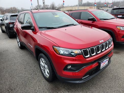 Used 2025 Jeep Compass Latitude image 1