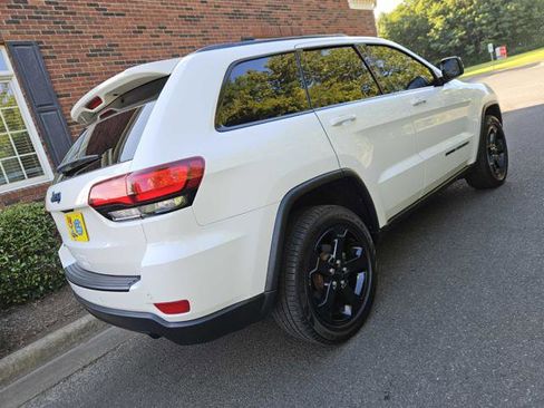 Used 2020 Jeep Grand Cherokee Laredo image 5