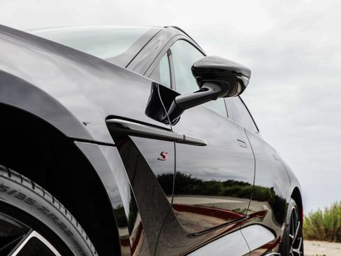 Used 2022 Aston Martin DBX AWD/4WD image 46