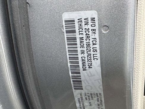 Used 2020 Chrysler Pacifica Touring-L image 18