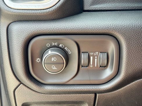 Used 2019 RAM 1500 Big Horn AWD/4WD image 25
