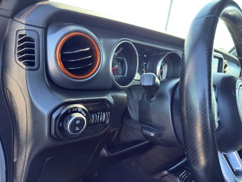 Used 2021 Jeep Gladiator Mojave AWD/4WD image 14