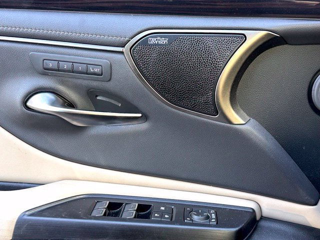 Used 2021 Lexus ES 350 Ultra Luxury w/ Accessory Package FWD image 30