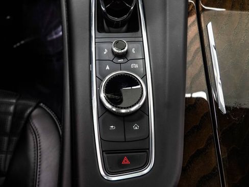 Used 2024 Cadillac Escalade ESV Premium Luxury Platinum AWD/4WD image 21