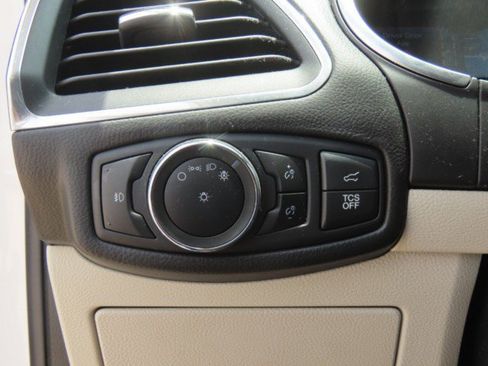 Used 2020 Ford Edge Titanium FWD image 25