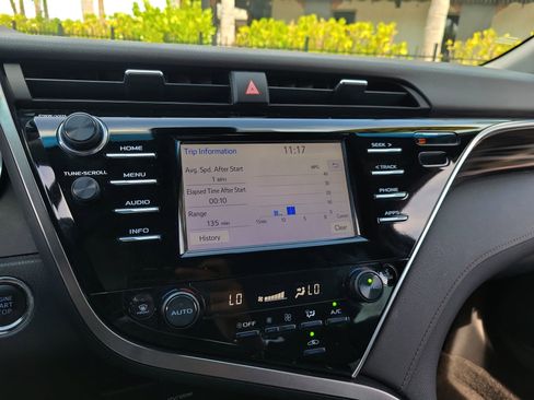Used 2018 Toyota Camry XLE FWD image 23