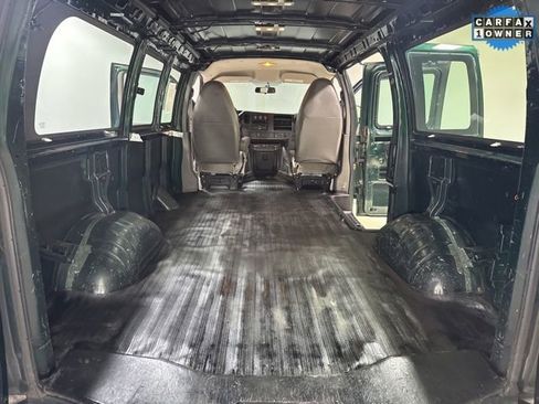 Used 2015 Chevrolet Express 2500 image 21