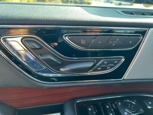 Used 2020 Lincoln Navigator Reserve w/ Luxury Package image 47