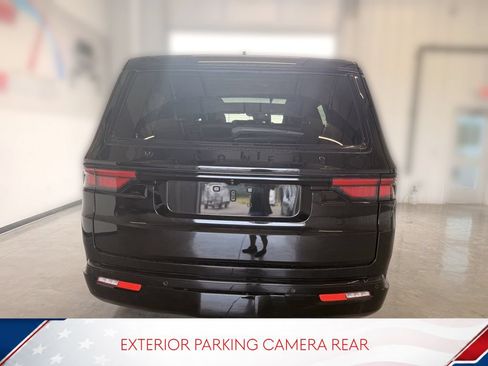 Used 2024 Jeep Wagoneer Series II AWD/4WD image 11