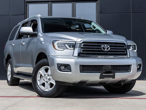 Used 2020 Toyota Sequoia SR5 image 2