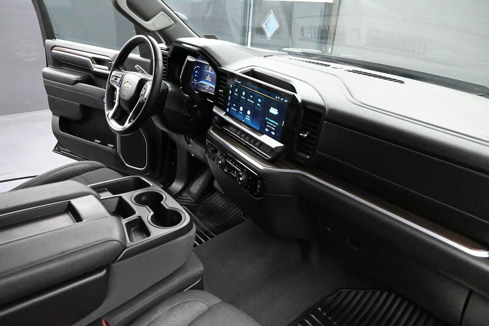 Used 2025 Chevrolet Silverado 2500 LT w/ Convenience Package AWD/4WD image 33