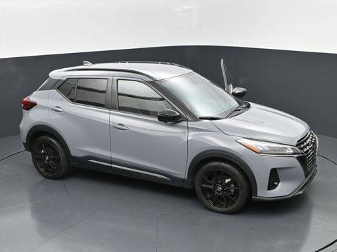 Used 2023 Nissan Kicks SR w/ SR Premium Package FWD image 33
