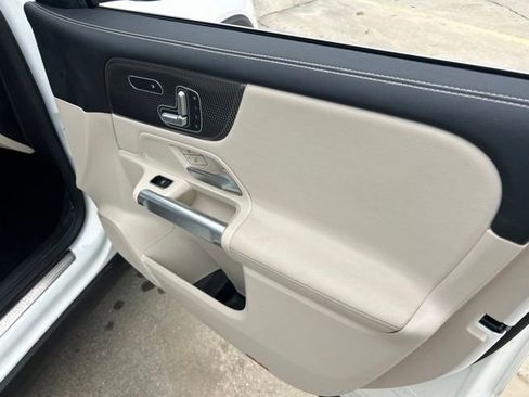 Used 2021 Mercedes-Benz GLB 250 image 14