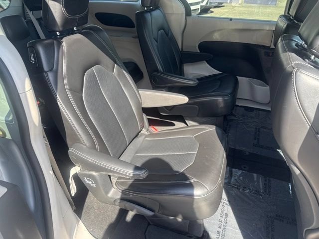 Used 2024 Chrysler Pacifica Touring-L FWD image 29