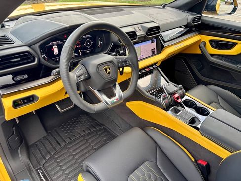 Used 2025 Lamborghini Urus S AWD/4WD image 16