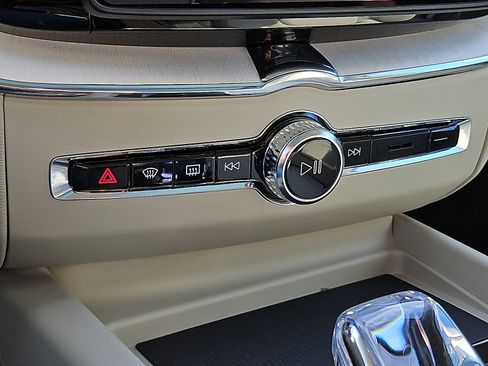 New 2026 Volvo XC60 B5 Ultra w/ Protection Package Premier image 14